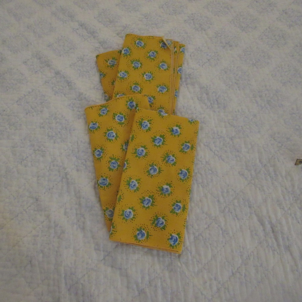 Unbranded Cloth Napkins Unisex 16x16 Yellow  Floral Rose Set of 4
